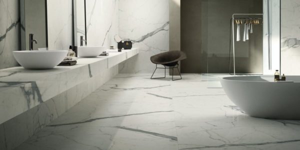 salle de bain avec carrelage imitation marbre Active Surfaces Marble Active