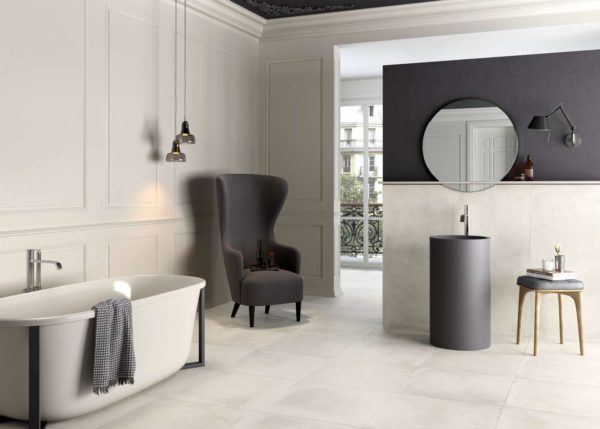 Salle de bain avec carrelage imitation béton Soft Concrete blanc