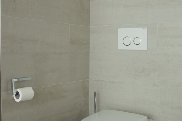 Carrelage de salle de bain dans une maison individuelle, sanitaire canton de Vaud