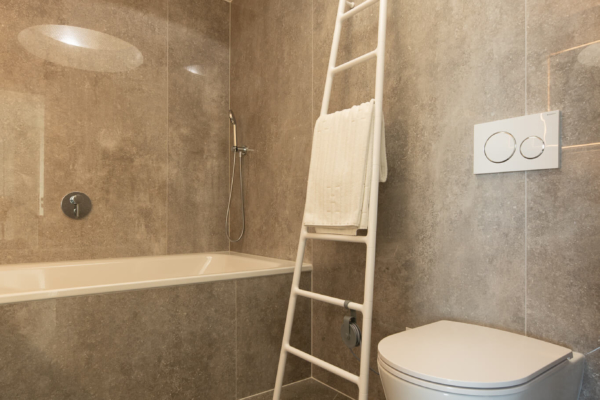 Rénovation du carrelage d'une salle de bains d'une maison de Montreux