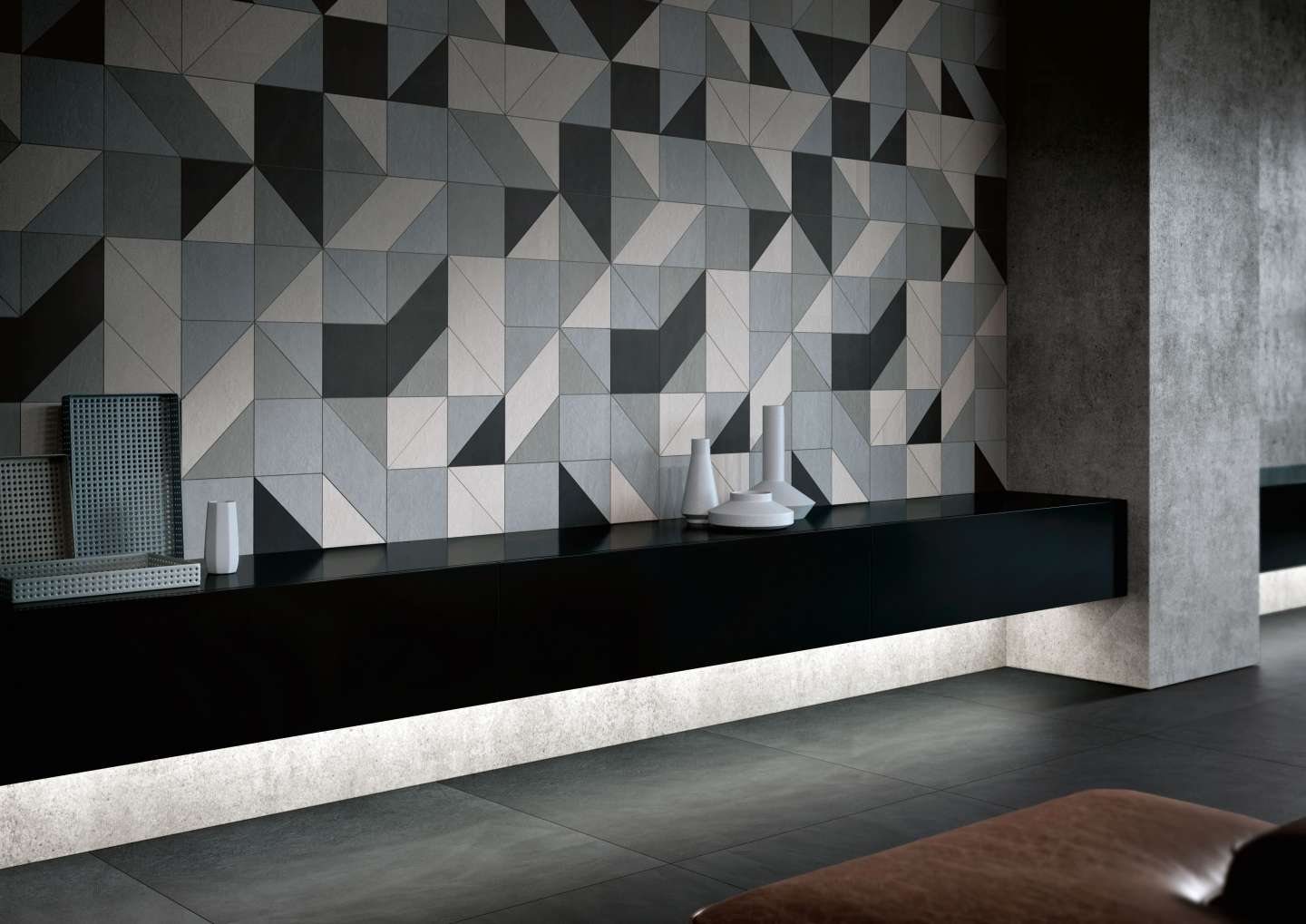 Salon avec murs en carrelage color studio, couleurs grise, beige et noire